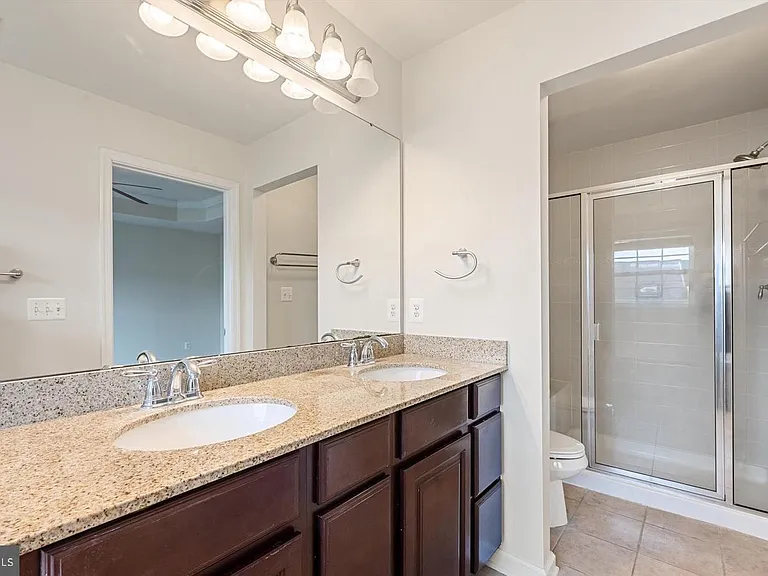 106 Argyle Ct — Photo 3