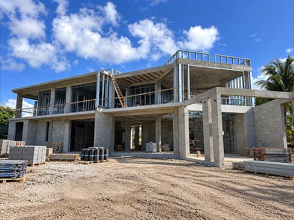 4th image of 2000 S Hibiscus Dr
