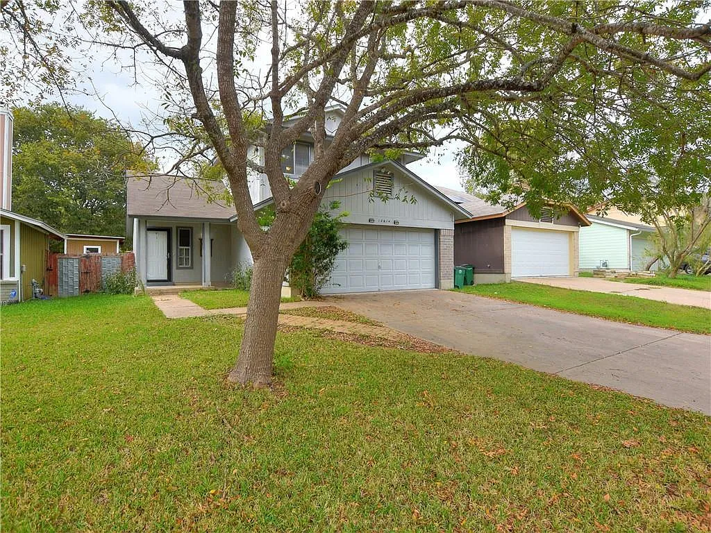 3 bed, 2.5 bath, 1352 sqft, $1,975 — Photo 2