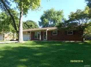 221 Churchill Dr, Belleville, IL