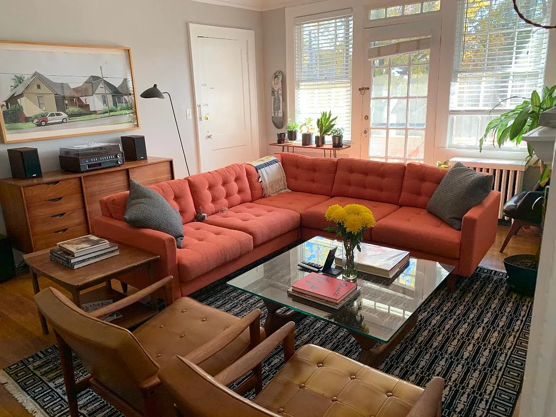 Sunny living room! - 318 6th St NE #3