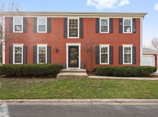 2845 Manor Dr, Northbrook, IL