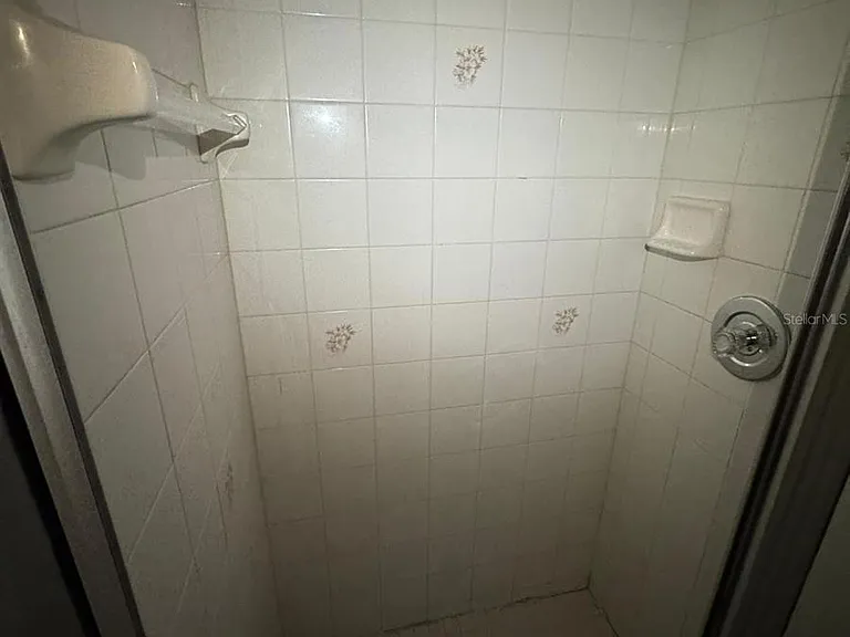 2416 SE Garden Ter #203 — Photo 9