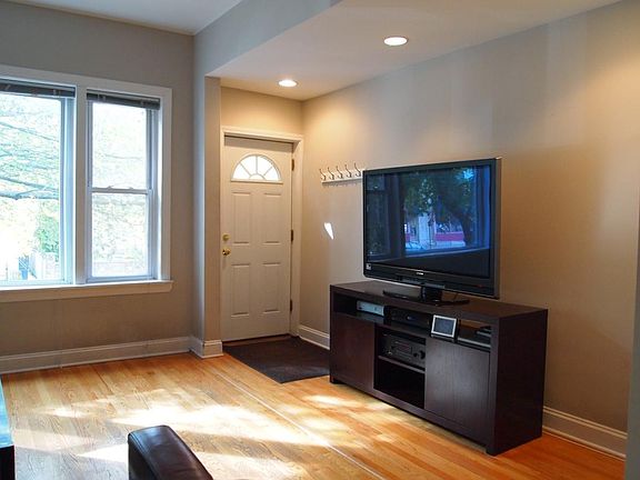 3rd image of 3311 N Southport Ave APT 2