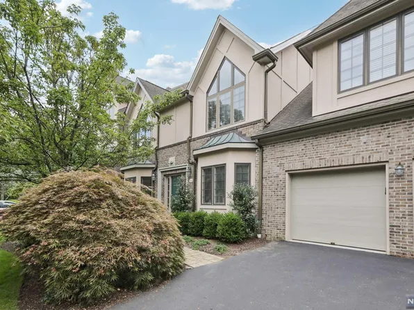 303 Chelsea Mnr, Park Ridge, NJ 07656