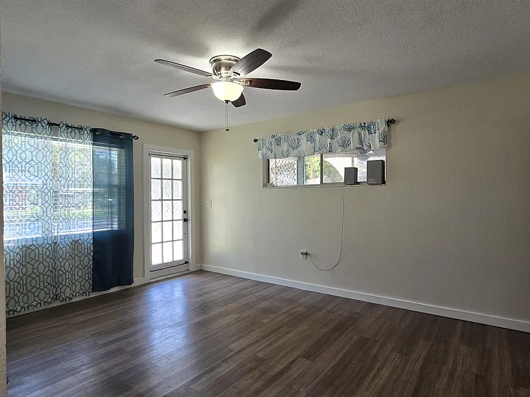 330 Barraclough St — Photo 4