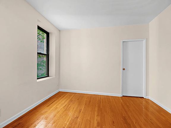 4th image of 226 E 25th St APT 3A