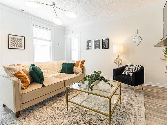 5th image of 2942 Hackberry St Floor 2