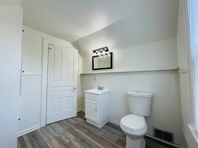 1323 Leonard St NE — Photo 40