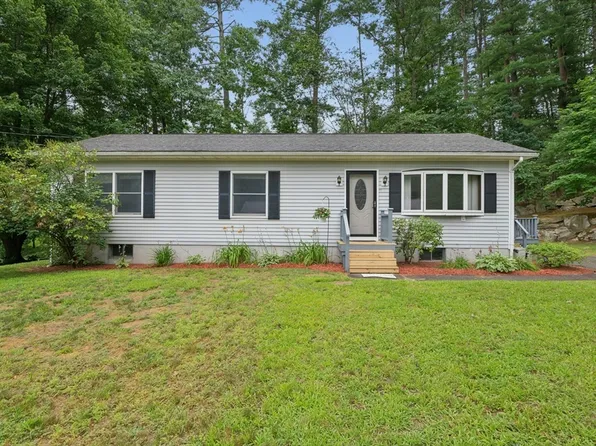 46 Middlesex Rd, Tyngsboro, MA 01879