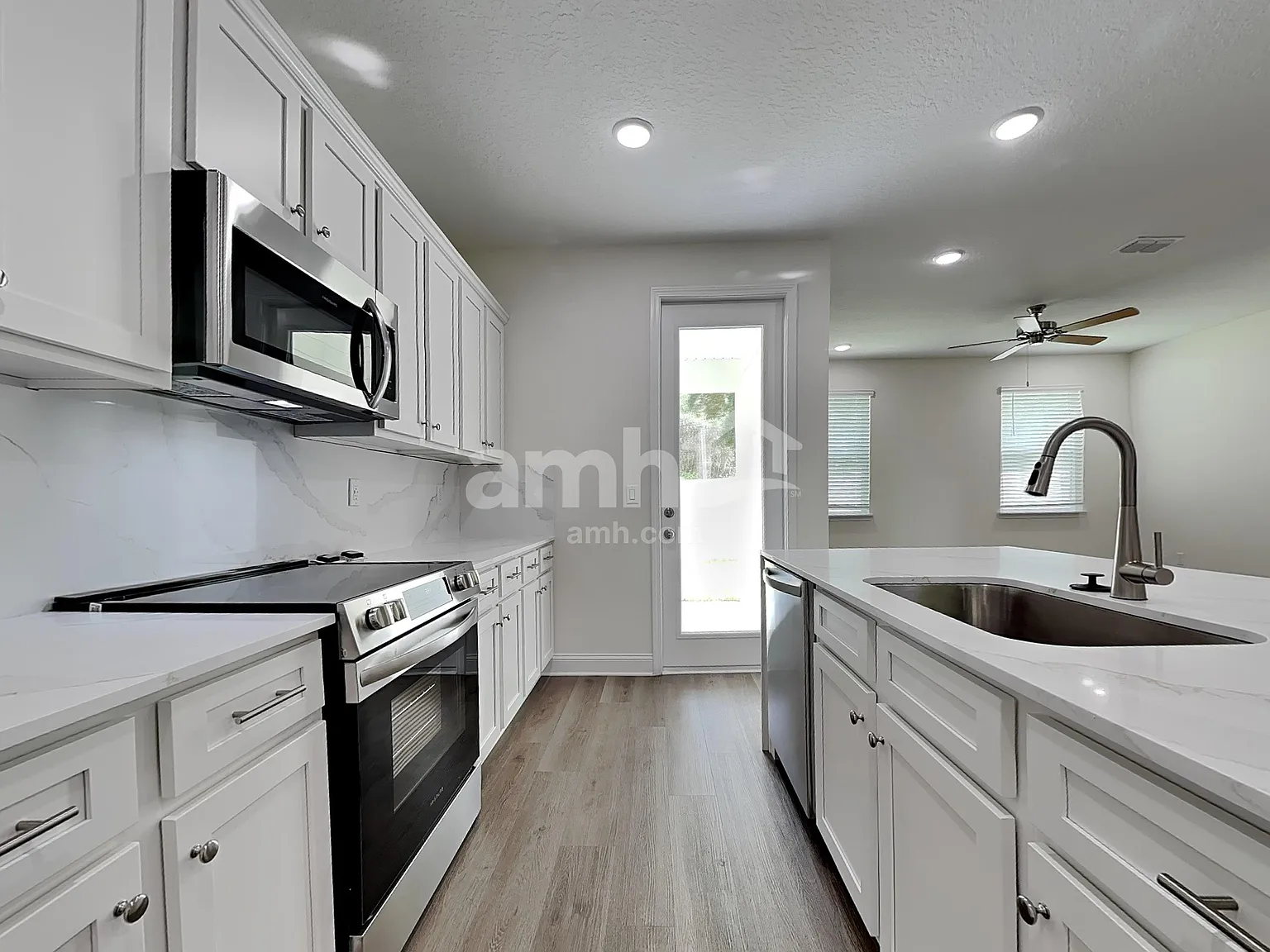 3 bed, 2.0 bath, 1502 sqft, $2,225 — Photo 4