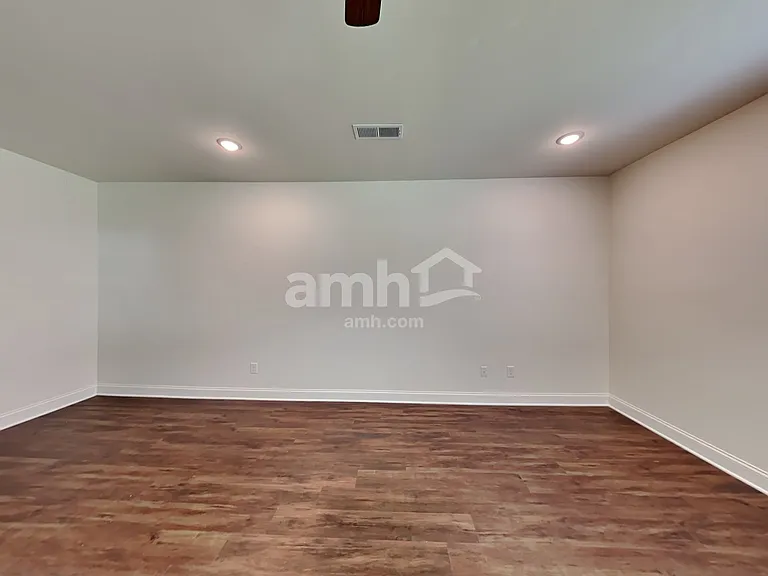 216 Willow Ln — Photo 6
