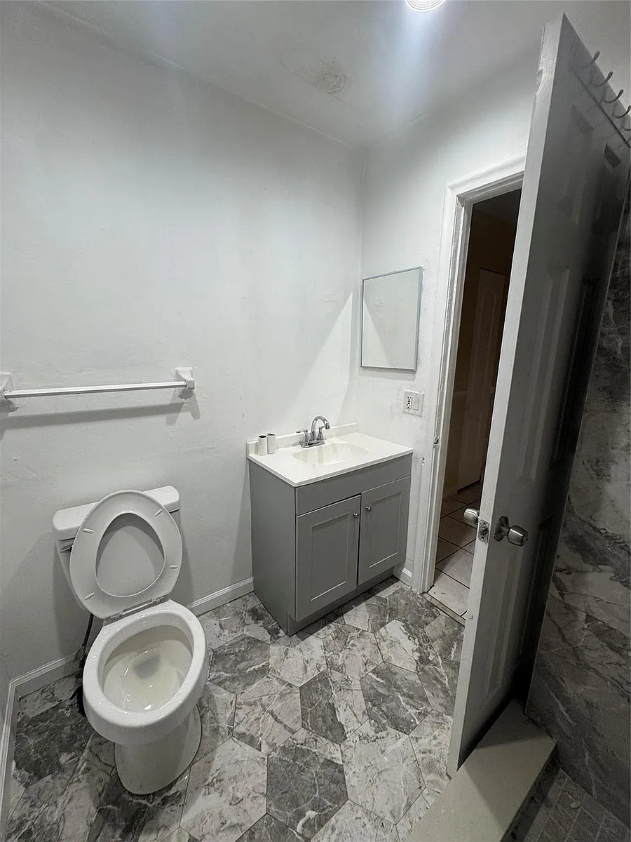Building Photo - 3991 Woodside Dr