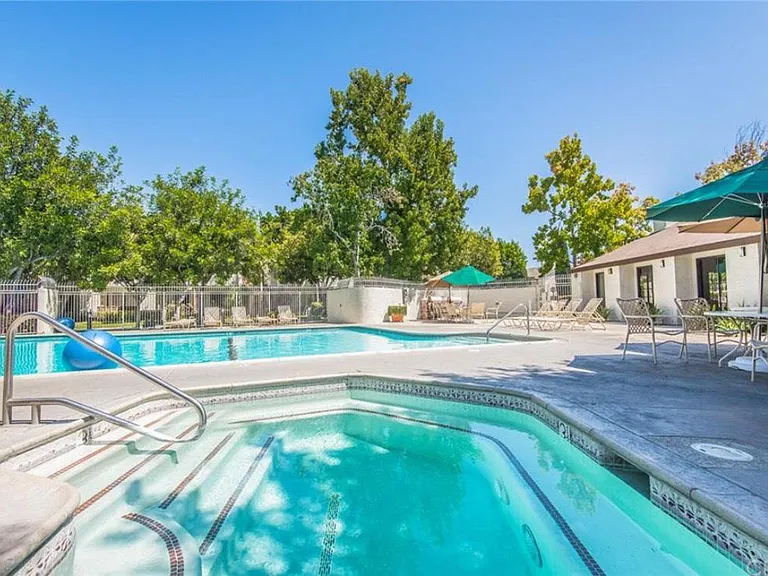 8610 Meadow Brook Ave #E — Photo 14