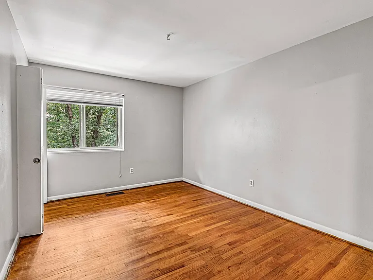 8614 Manchester Rd #6 — Photo 12