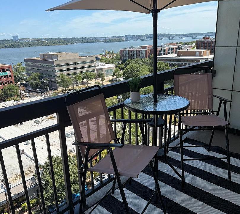 1st image of 801 N Pitt St APT 1206