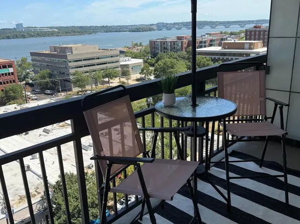 801 N Pitt St APT 1206, Alexandria, VA 22314