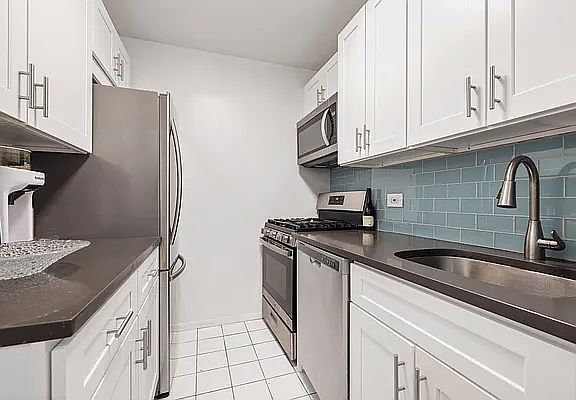 3rd image of 175 W 12th St APT 7F