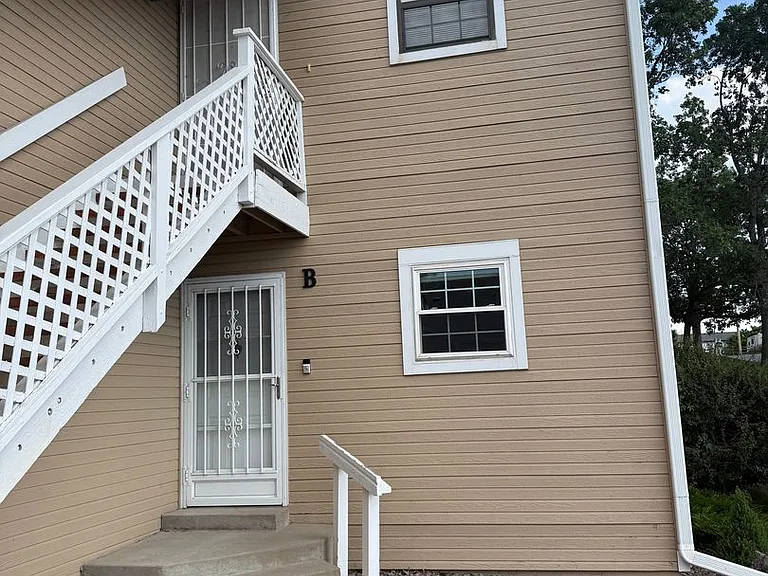 350 S Estes St #B — Photo 1