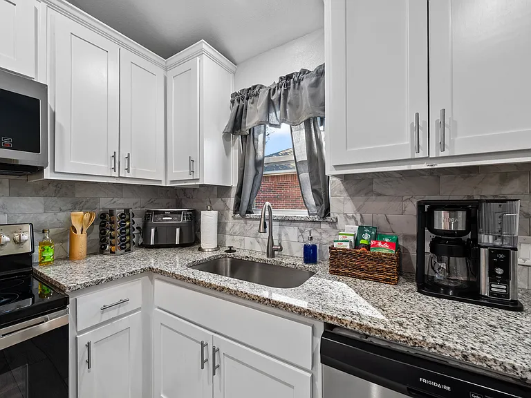 1614 Merritt Dr — Photo 10