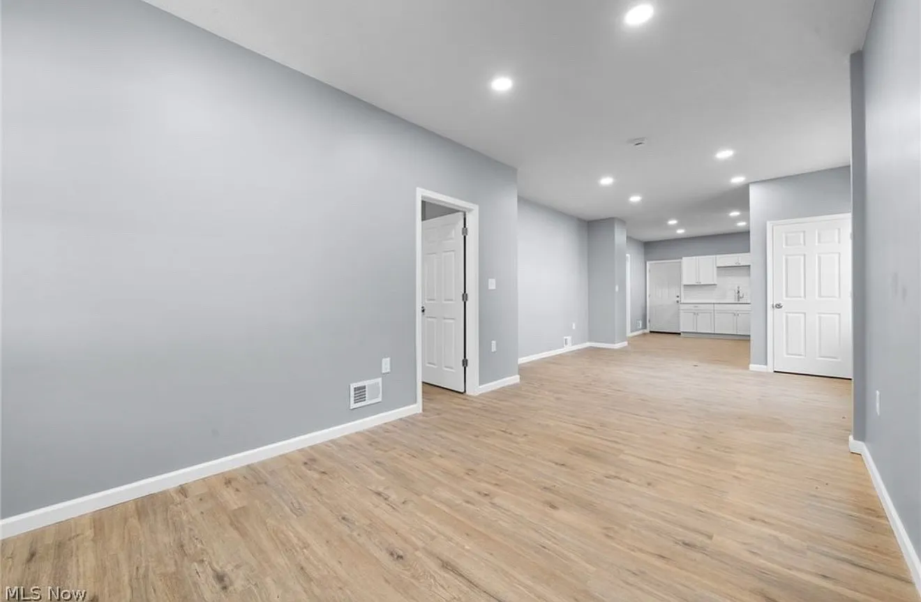 3 bed, $1,600 — Photo 4