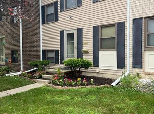 8312 Lakeview Dr #128, Ypsilanti, MI 48198