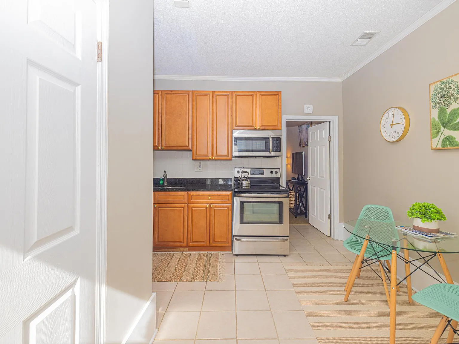 1135 Leesville St — Photo 2
