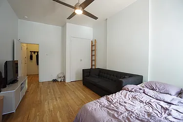 Rented by Rennit Inc.