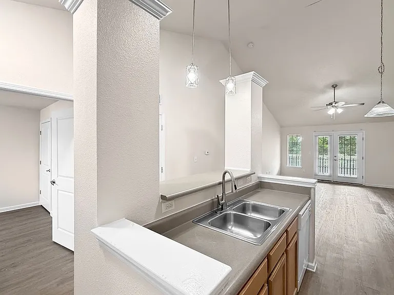 705 Beachfront Dr — Photo 1