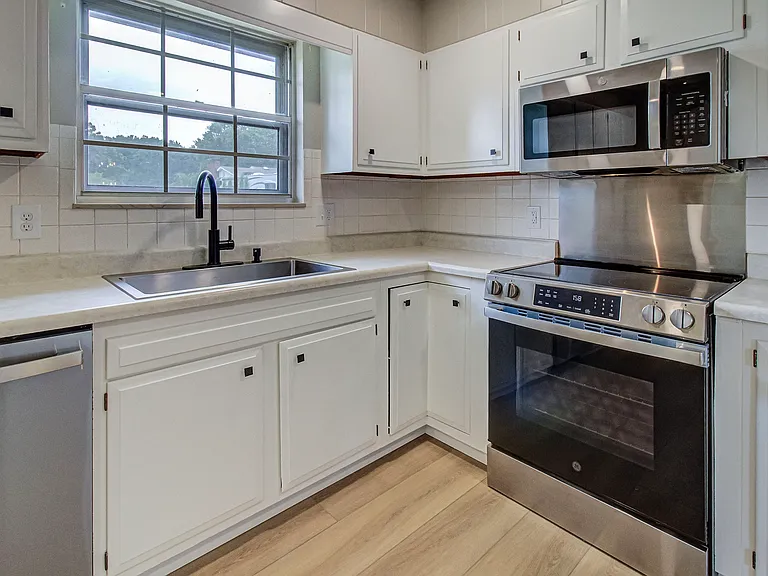 9521 Mobile Dr — Photo 4