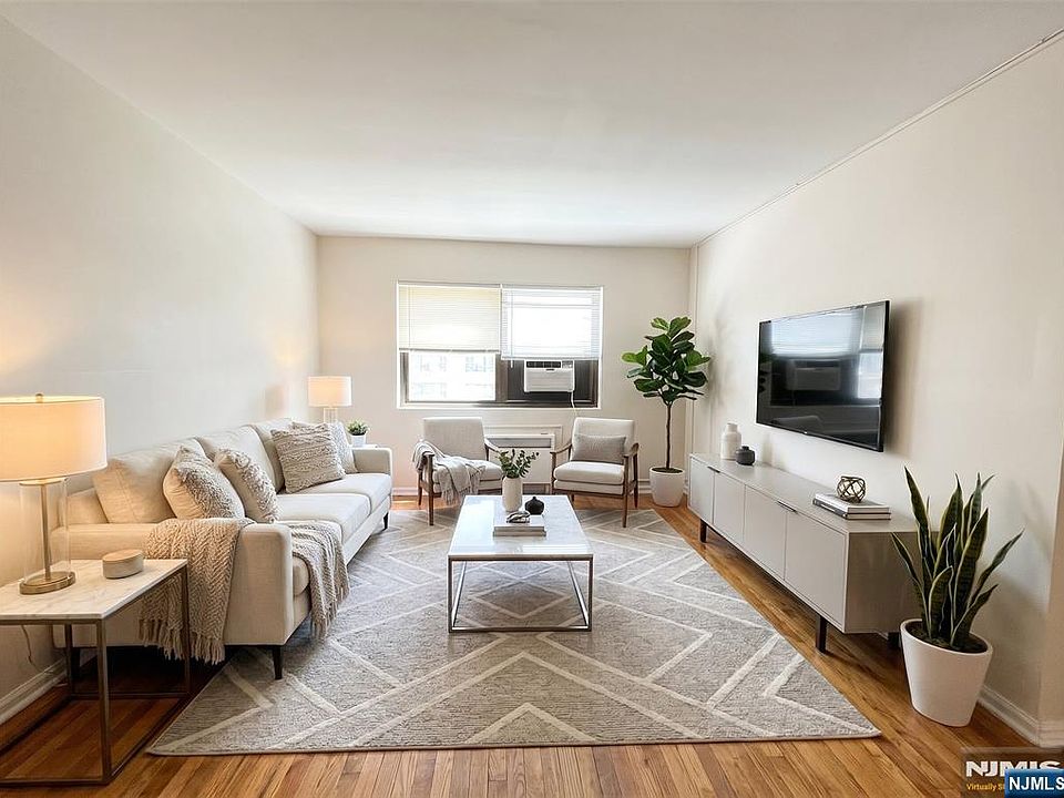 1st image of 3050 Edwin Ave APT 3F