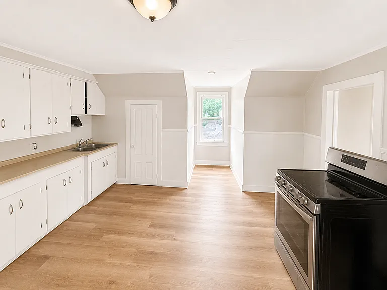 140 Furnace St — Photo 2