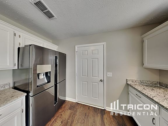 5th image of 504 Sanders Dr