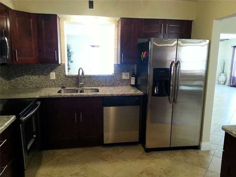 2nd image of 2823 Cleveland St