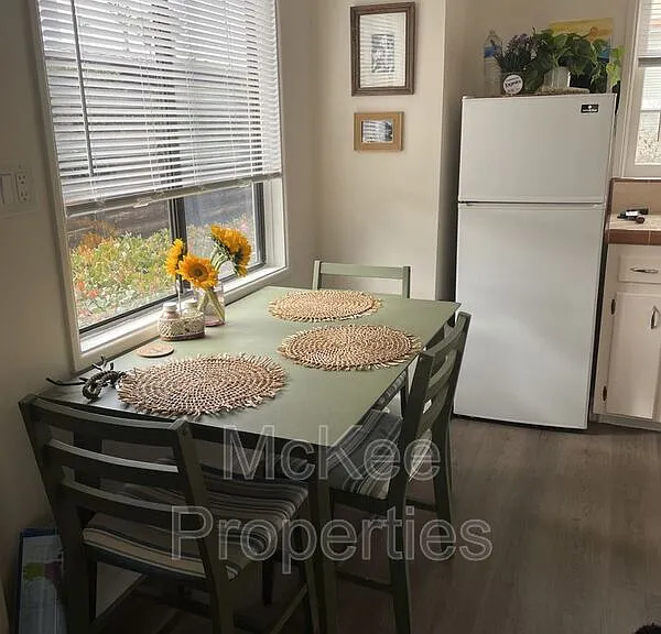 810 1/2 Diamond St — Photo 8