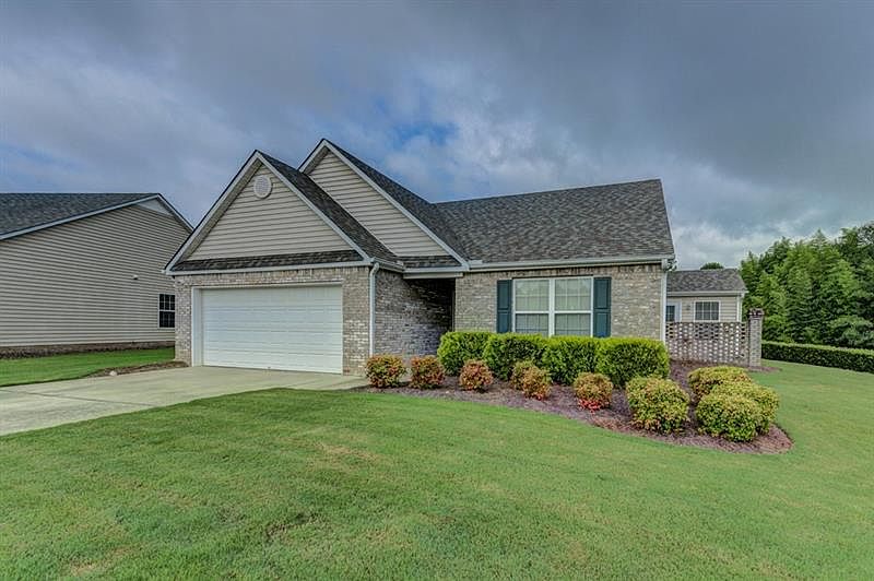 1st image of 527 Mockingbird Ln
