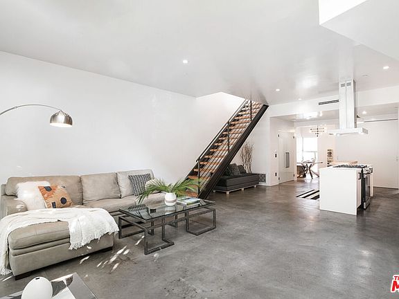 4th image of 803 Wilcox Ave #3