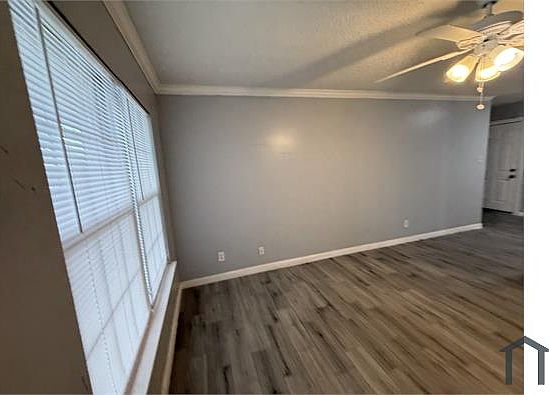 4th image of 100 E Brown St