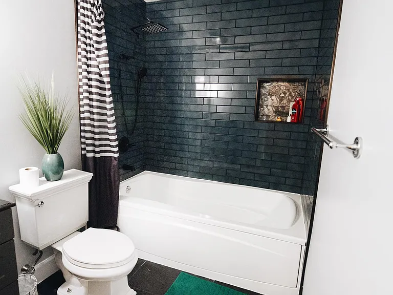 915 Franklin St #5H — Photo 8