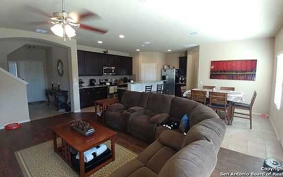 4th image of 10438 Royal Est