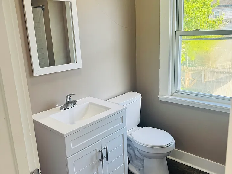1223 Main St #2 — Photo 4
