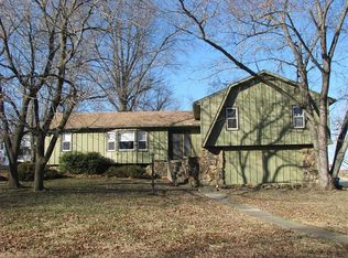 2411 S Camber Ave, Springfield, MO 65809