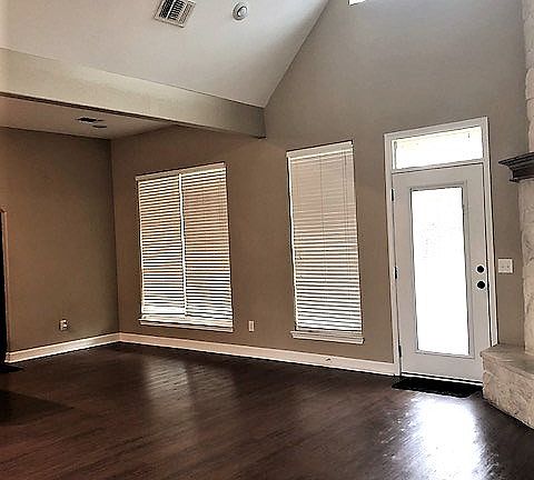 3rd image of 194 Oak Meadow Ln
