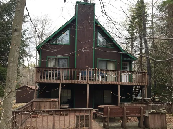 1111 Wissinoming Dr, Pocono Lake, PA 18347