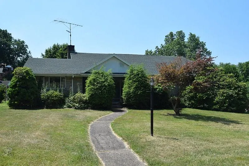 331 Mercer Ave photo 1
