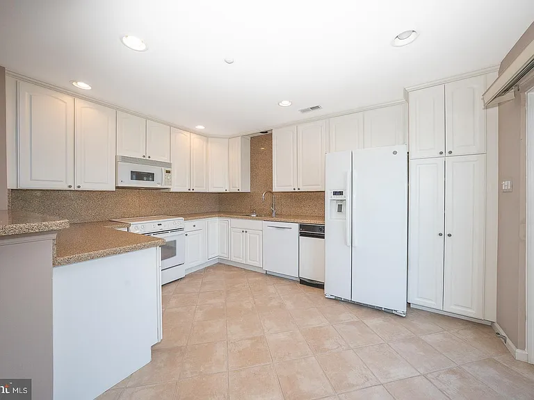 234 Lookout Pl — Photo 7