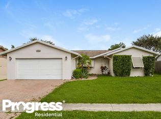 9732 Saddlebrook Dr, Boca Raton, FL 33496
