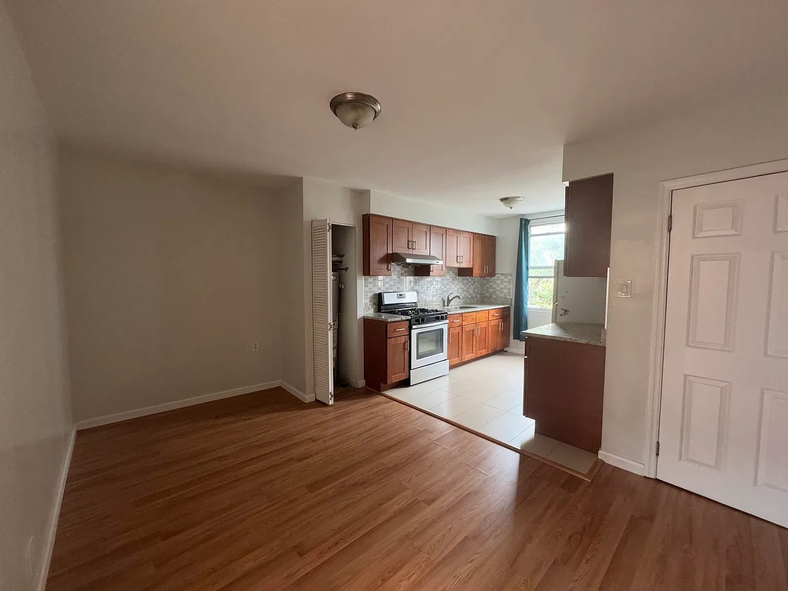 2 bed, 1.0 bath, $2,650 — Photo 2