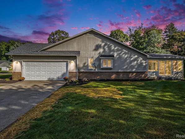 5509 Hickory Cir, Flushing, MI 48433