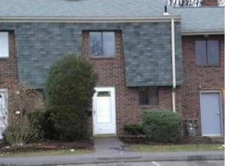 34 Wakefield Cir, East Hartford, CT 06118